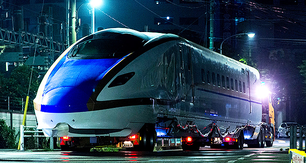 鉄道車両輸送（北陸新幹線用車両Ｅ７系）